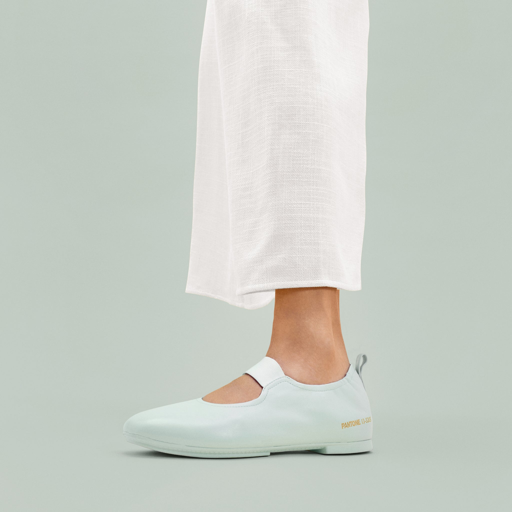 Delicato Poise Leather Maryjanes