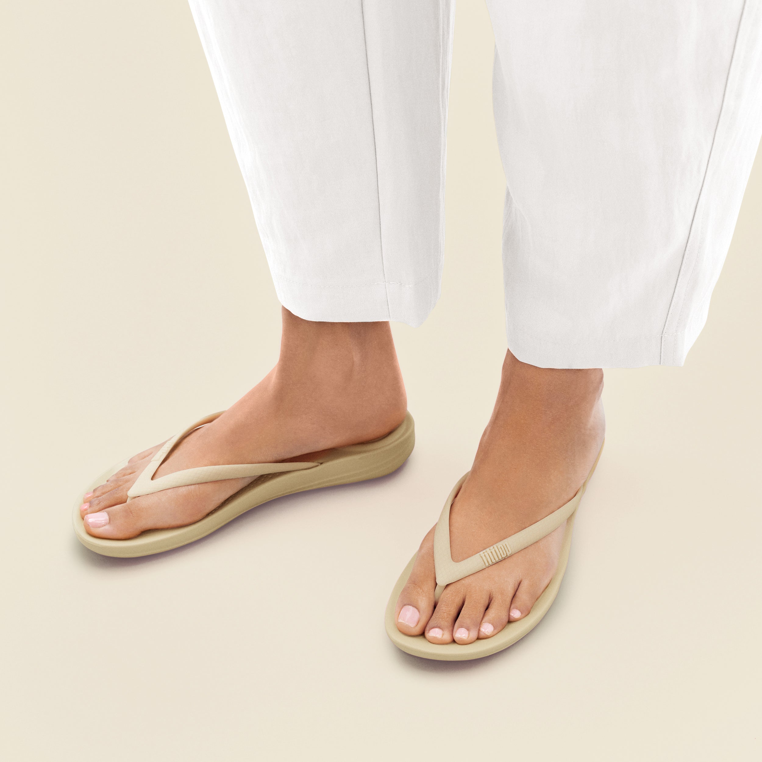 Iqushion Solid Flip-Flops