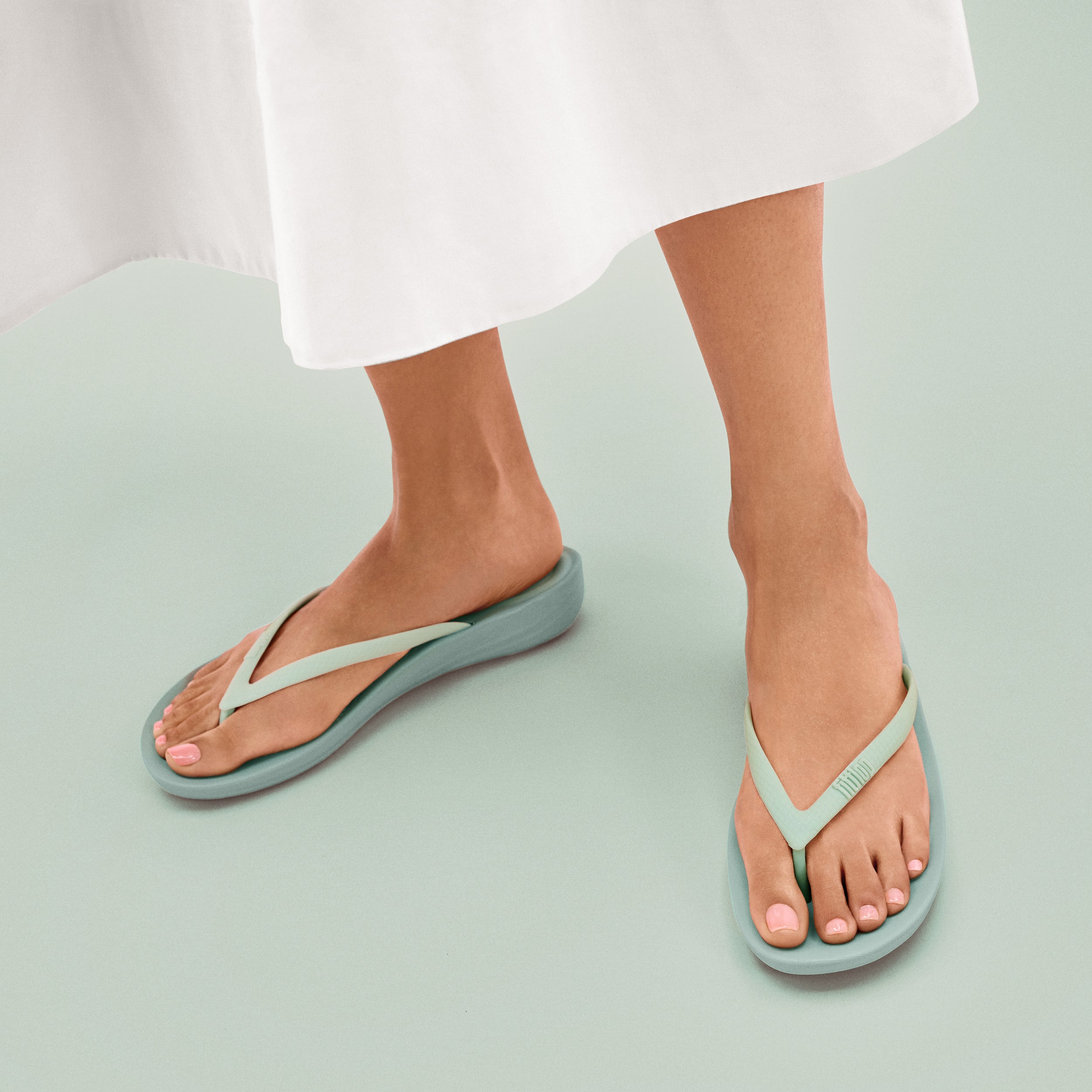 Iqushion Solid Flip-Flops